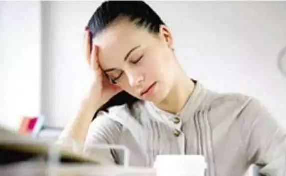 what??？“香”艷的美女成了辦公室污染源，甲醛治理非常必要！