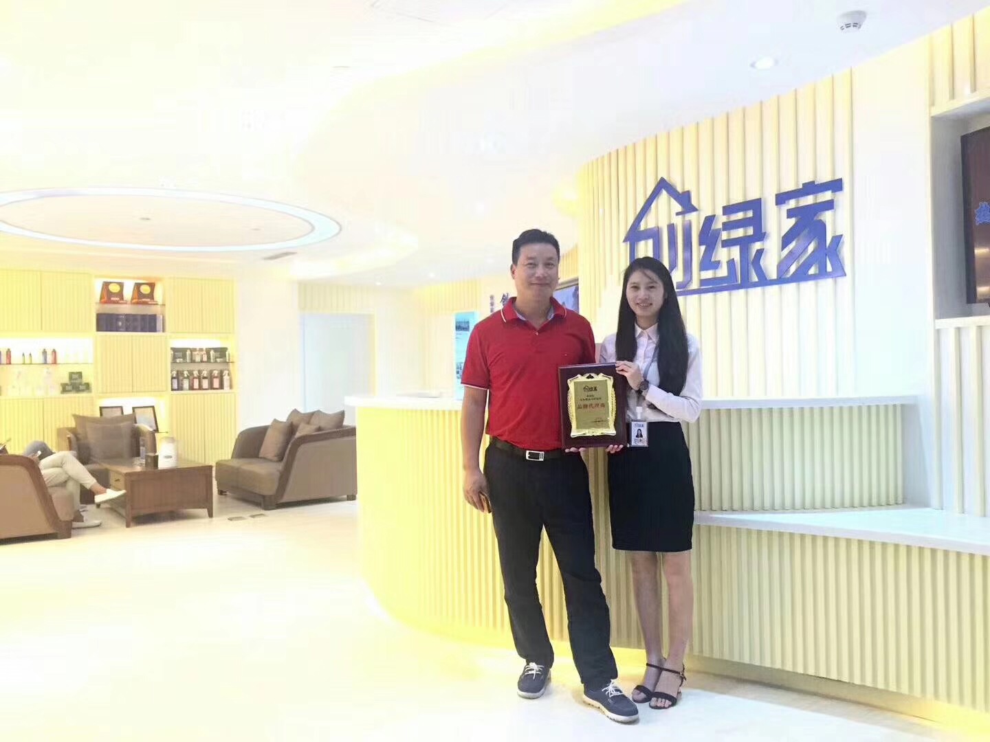 熱烈祝賀余總簽約創(chuàng)綠家海南省市級代理！