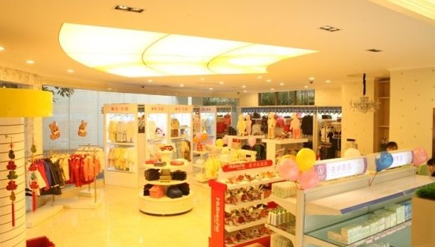 剛開業(yè)四個月的小店關門歇業(yè)，原因有兩點：一是甲醛超標了5倍多，二是老板娘因此流產(chǎn)了……