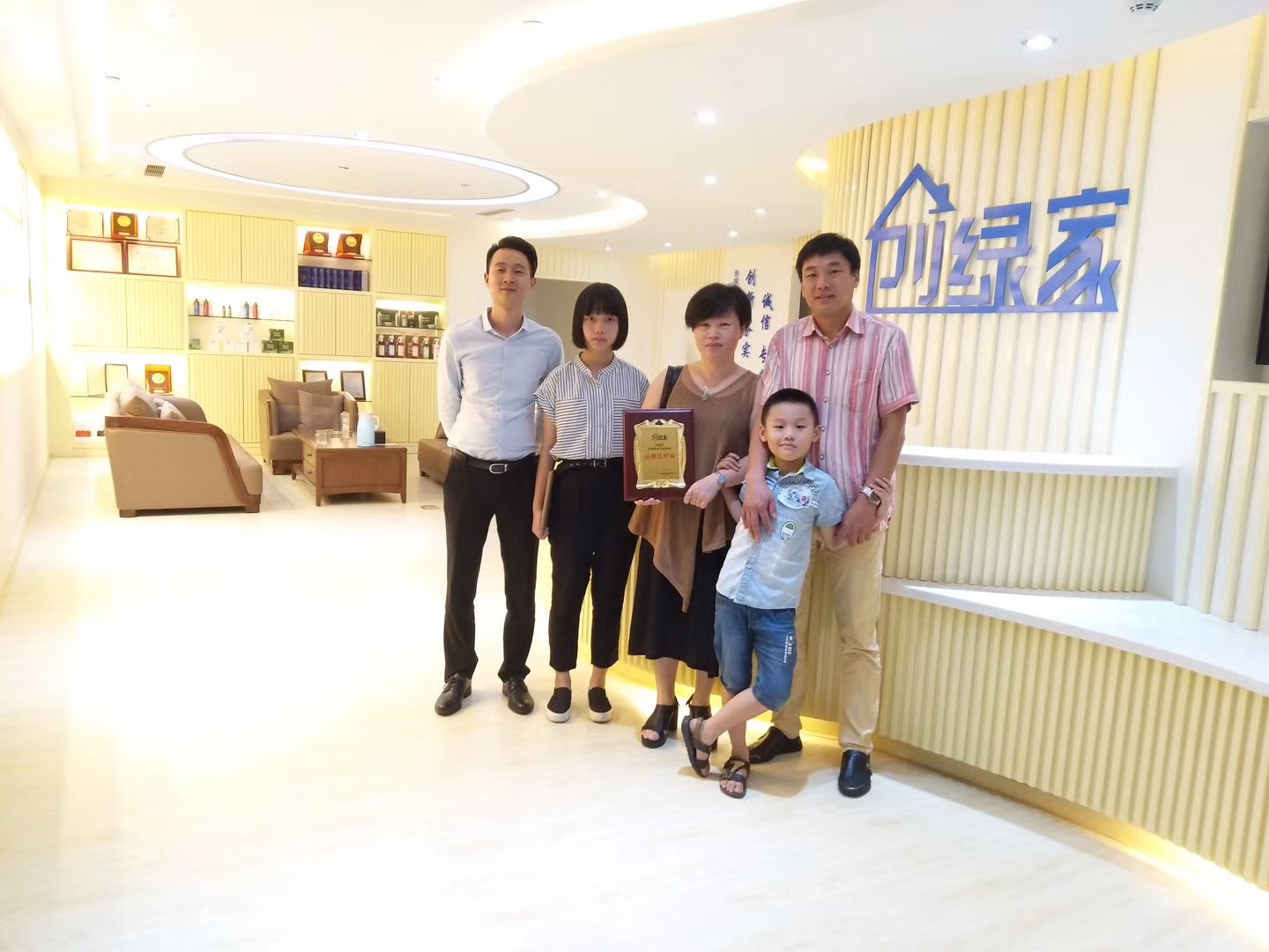 熱烈祝賀張總簽約創(chuàng)綠家泉州市區(qū)級代理！