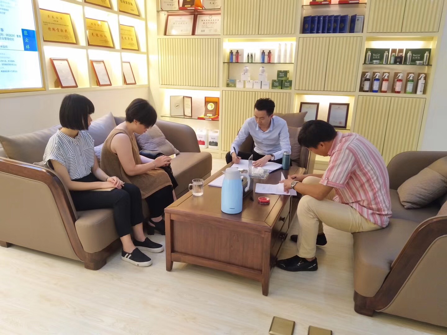 熱烈祝賀張總簽約創(chuàng)綠家泉州市區(qū)級代理！