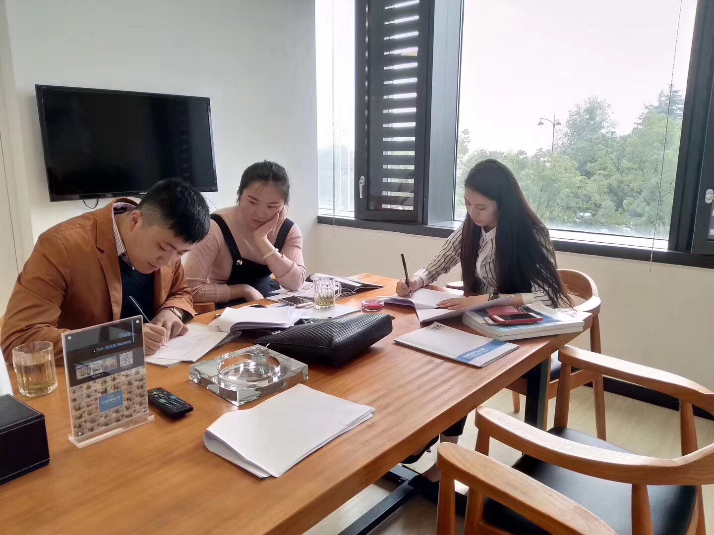 熱烈祝賀蔣總簽約創(chuàng)綠家江蘇省市級代理！