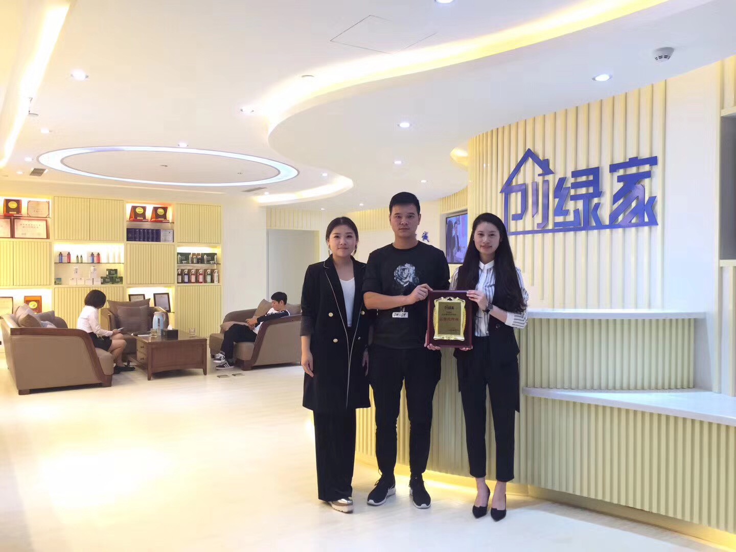 熱烈祝賀楊總簽約創(chuàng)綠家浙江省縣級(jí)市代理！