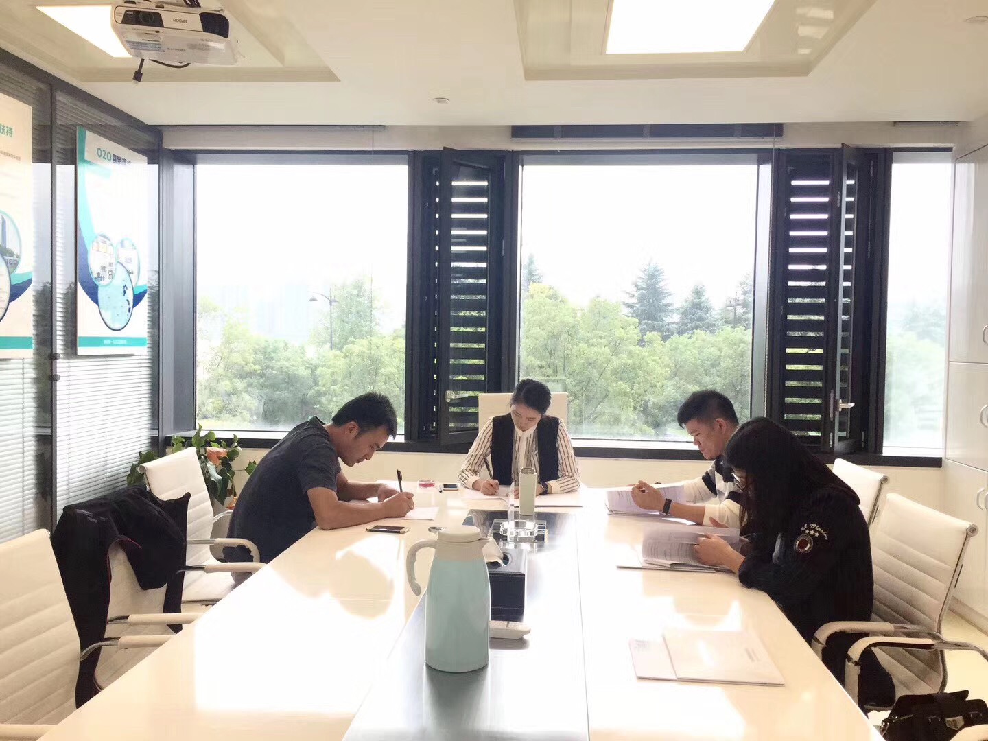 熱烈祝賀余總簽約創(chuàng)綠家江蘇省縣級市代理！