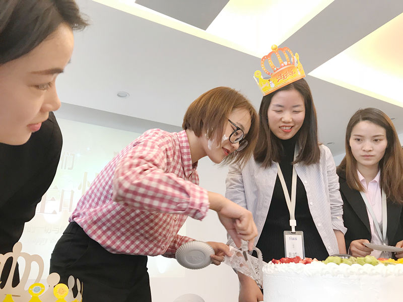 【4月生日會】業(yè)務(wù)很硬核，而我們只是甜美小公舉
