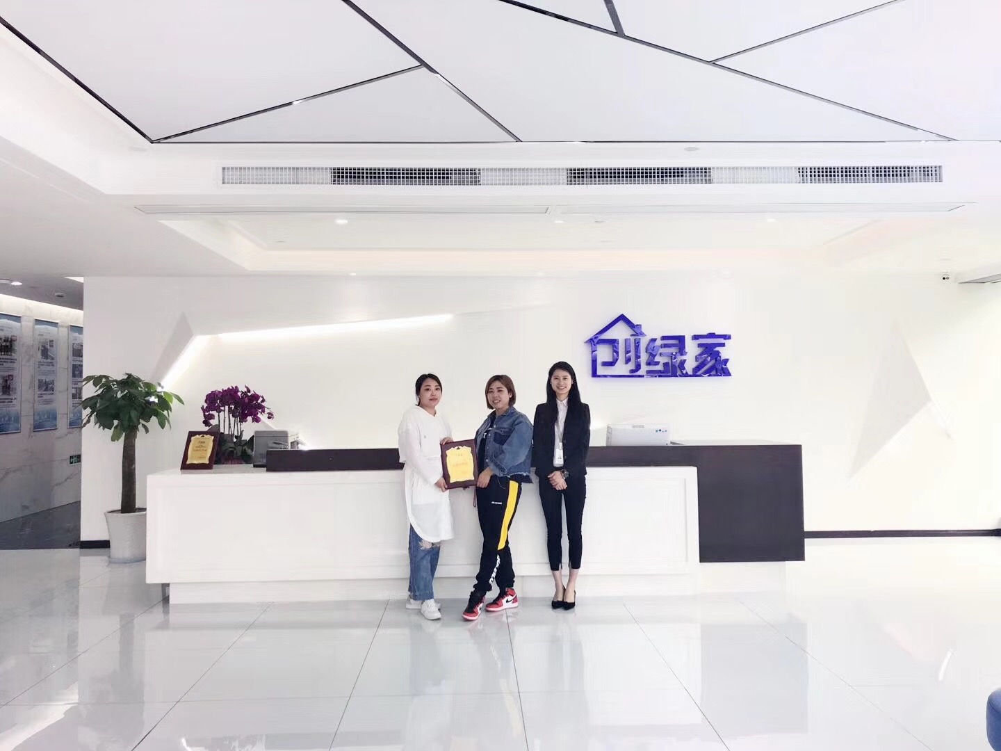 熱烈祝賀劉總姐妹簽約創(chuàng)綠家福州市區(qū)級(jí)代理！
