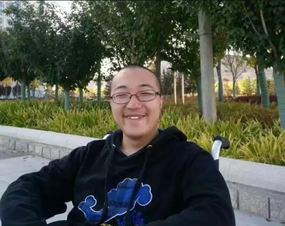 青春是用來(lái)奮斗的，除甲醛的青春最美麗！