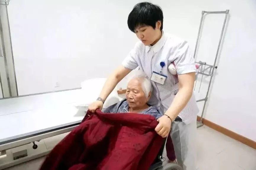 青春是用來(lái)奮斗的，除甲醛的青春最美麗！