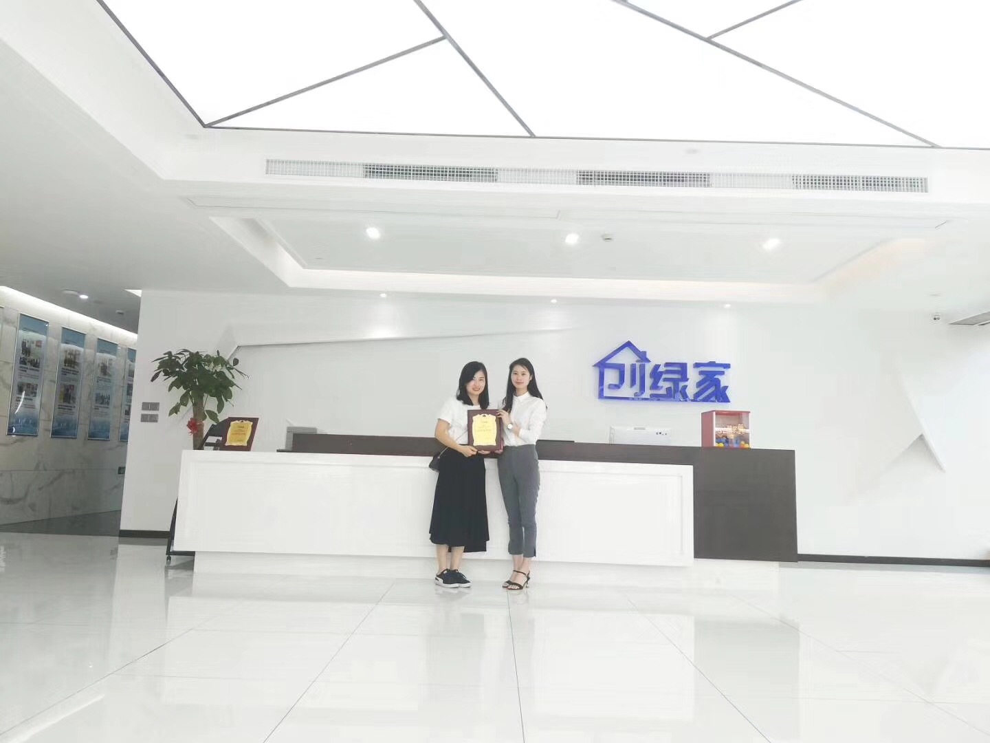 熱烈祝賀姚總、張總夫婦簽約創(chuàng)綠家揚(yáng)州市區(qū)級代理！