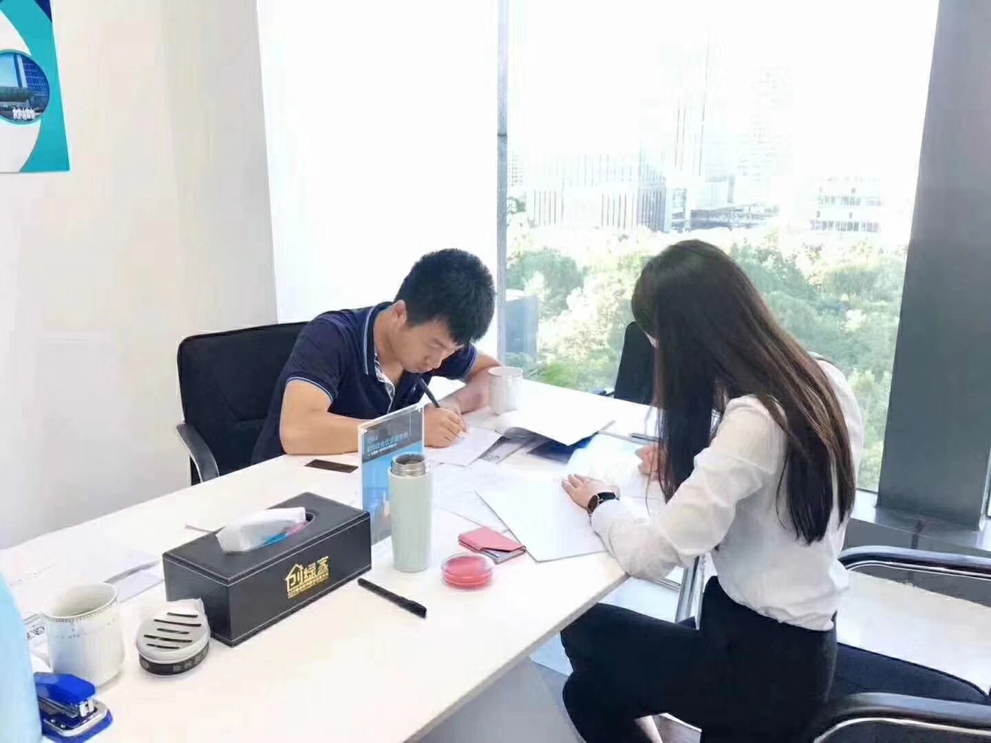 熱烈祝賀馮總、毛總簽約創(chuàng)綠家江蘇省縣級(jí)市代理！
