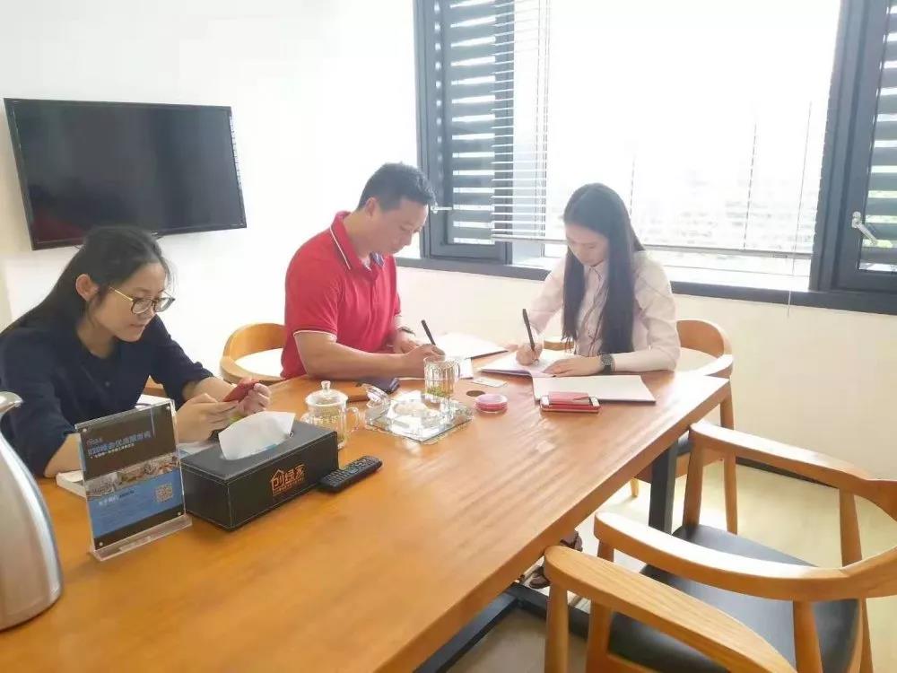 熱烈祝賀余總續(xù)約創(chuàng)綠家海南省三亞市區(qū)級(jí)代理！