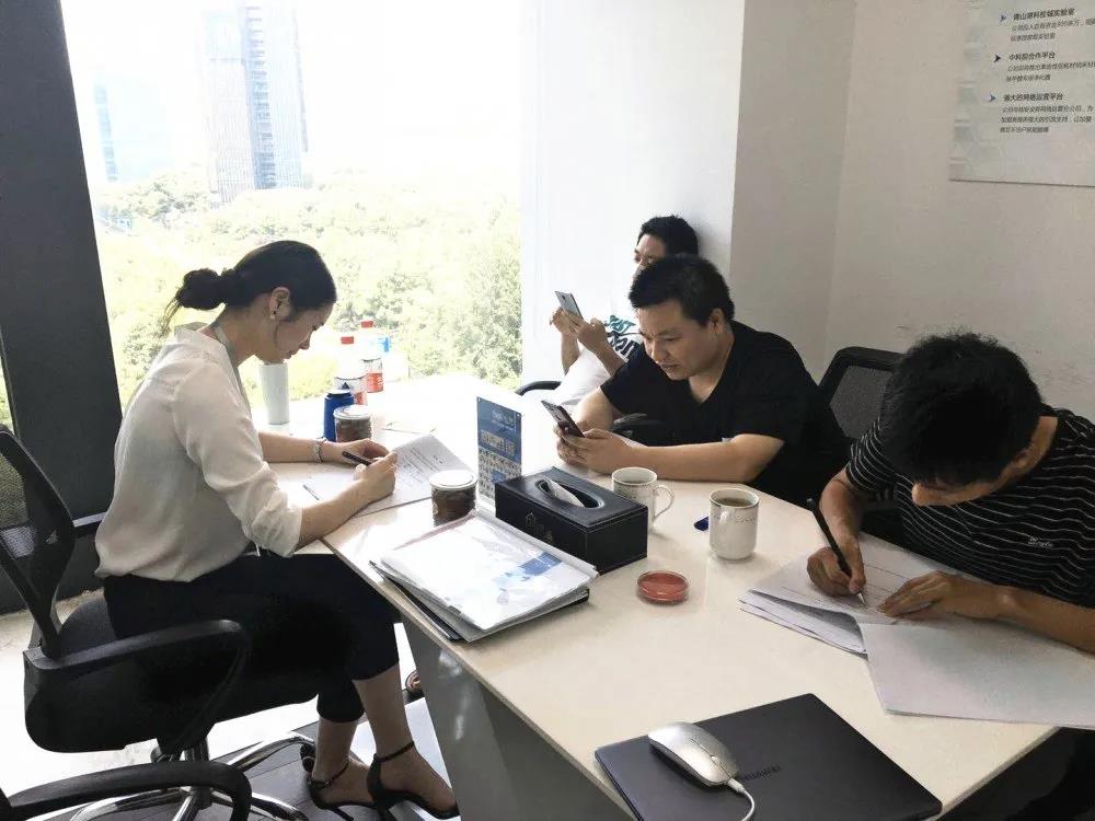 熱烈祝賀余總曾總簽約創(chuàng)綠家浙江省衢州市區(qū)級代理！
