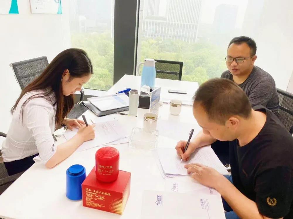 熱烈祝賀袁總陳總簽約創(chuàng)綠家浙江省寧波市區(qū)級代理！