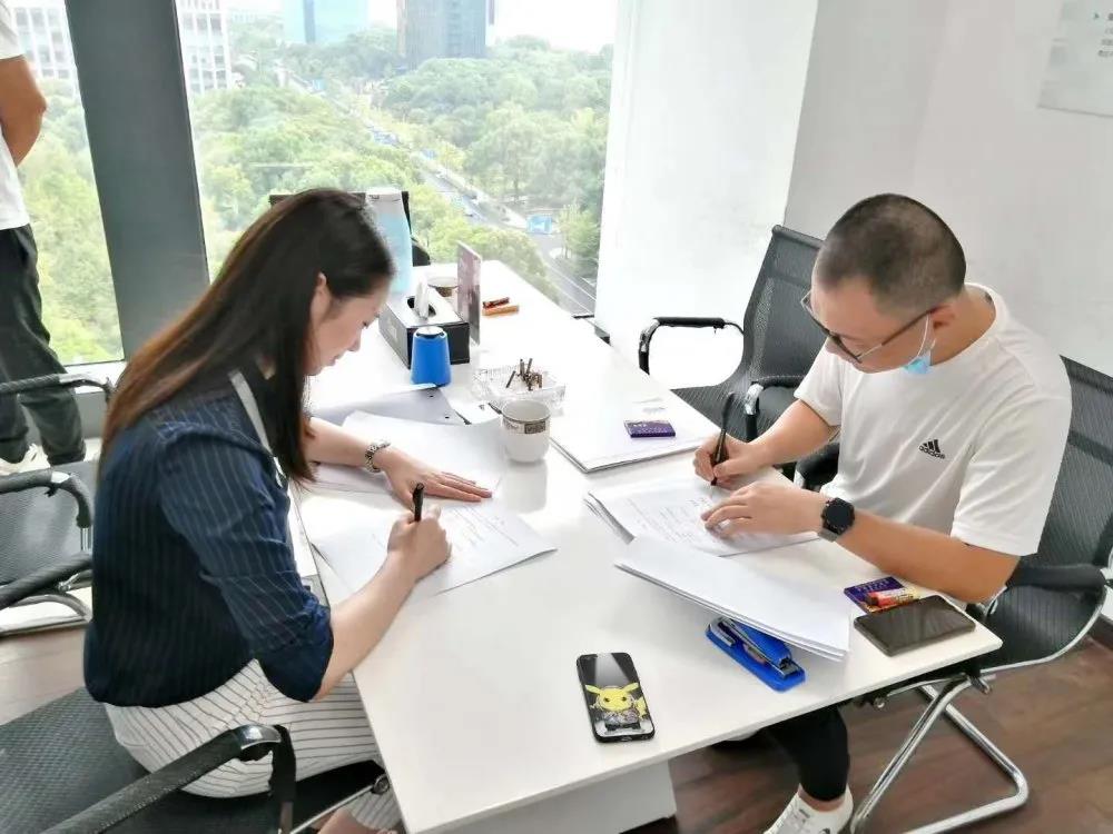 熱烈祝賀李總簽約創(chuàng)綠家福建省莆田市區(qū)級代理！