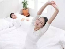 南京美女睡了10年的床墊，掀開后把全家人都嚇傻了……