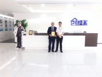 熱烈祝賀尚總、鄧總夫婦簽約創(chuàng)綠家四川省市級代理！