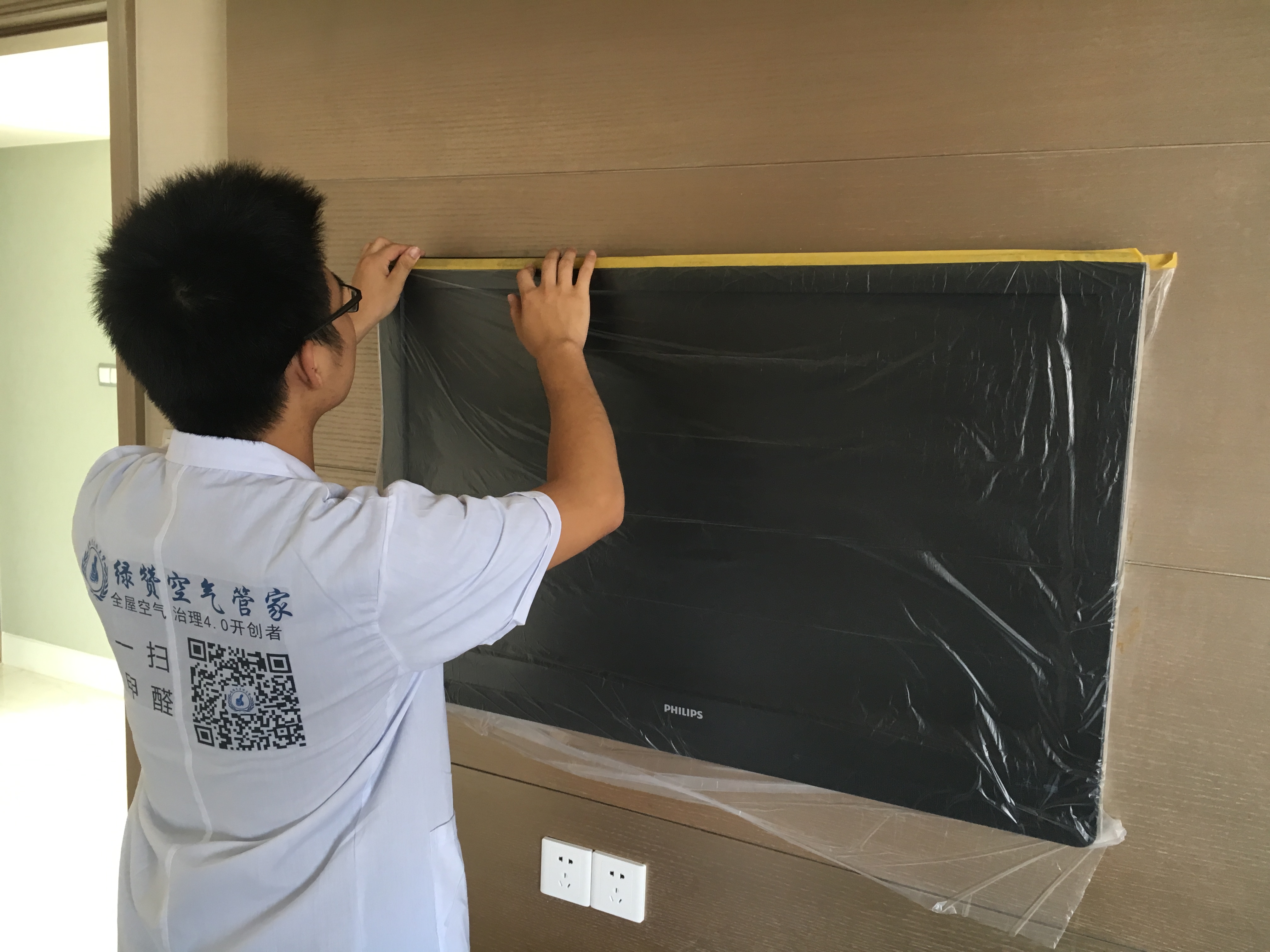 除甲醛公司近日發(fā)現(xiàn)，室內(nèi)膠粘劑會導(dǎo)致甲醛嚴(yán)重超標(biāo)